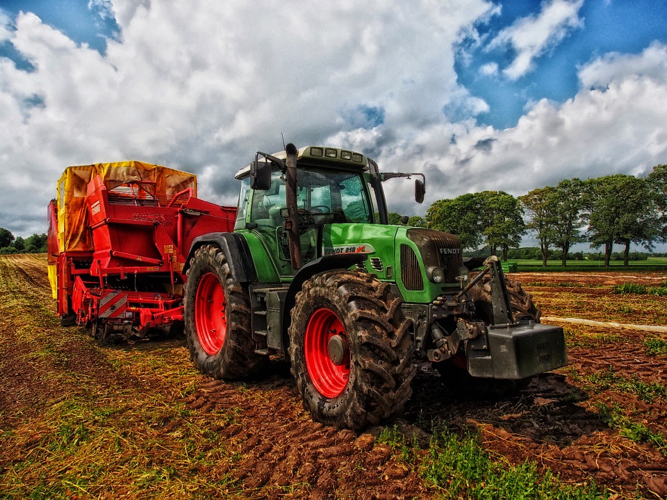 tractor mixing grains